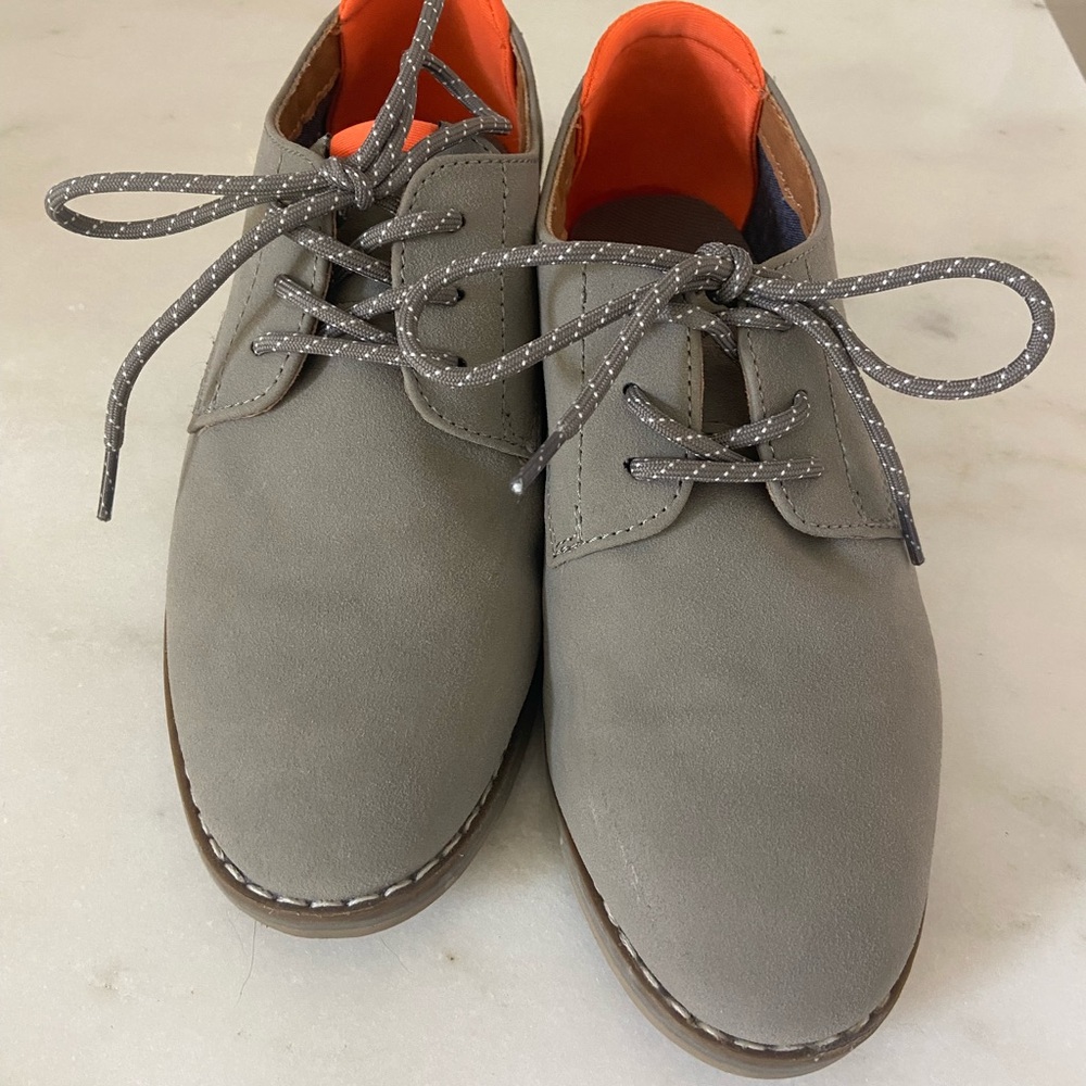 Boys Sz 3 Gray Lace-Up Dress Shoes EUC